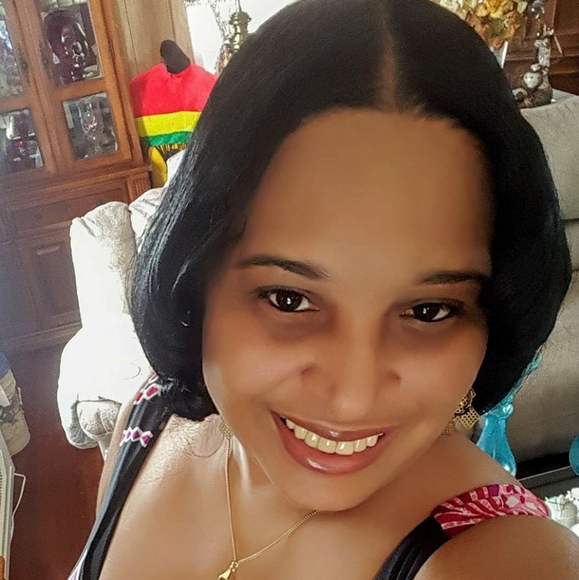 Meet your Posher, Michelle - Picture 2 of 14